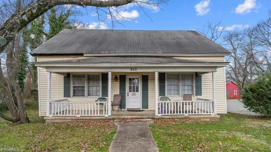 Photo of 910 Merritt Drive, Greensboro, NC 27407 (MLS # 1200387)