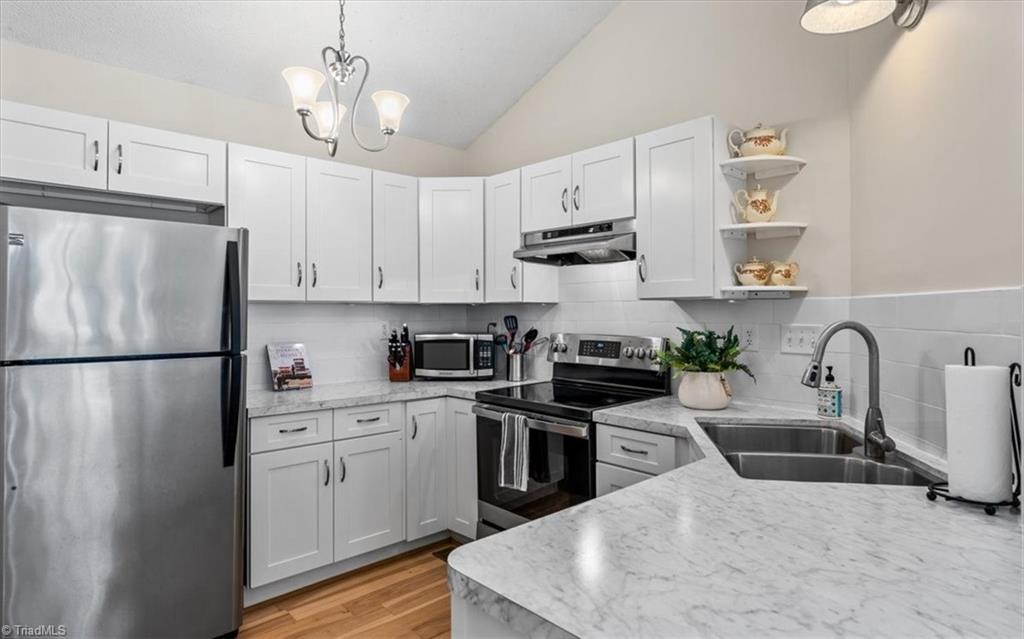 Greensboro, North Carolina 27455, United States, 3 Bedrooms Bedrooms, ,2 BathroomsBathrooms,Residential,Pending,6339