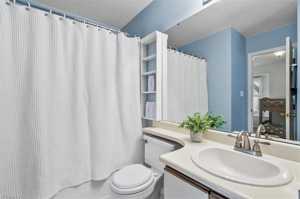 Greensboro, North Carolina 27455, United States, 3 Bedrooms Bedrooms, ,2 BathroomsBathrooms,Residential,Pending,6339