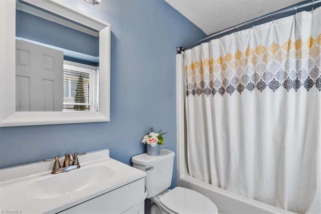 Greensboro, North Carolina 27455, United States, 3 Bedrooms Bedrooms, ,2 BathroomsBathrooms,Residential,Pending,6339