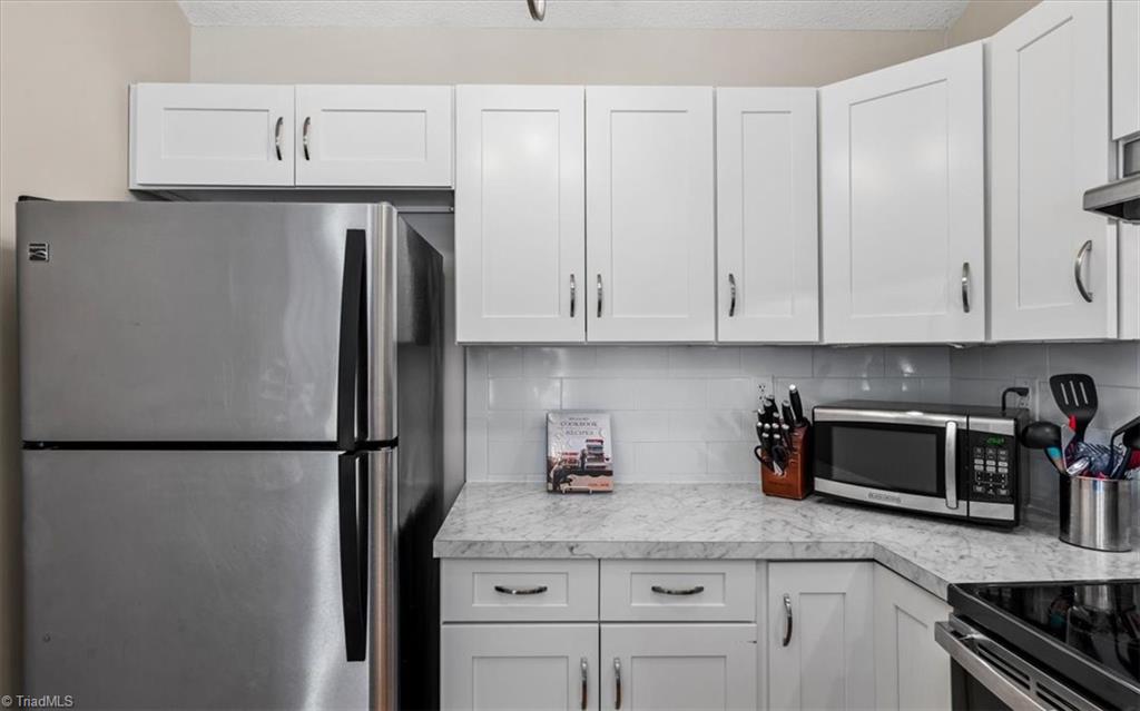 Greensboro, North Carolina 27455, United States, 3 Bedrooms Bedrooms, ,2 BathroomsBathrooms,Residential,Pending,6339