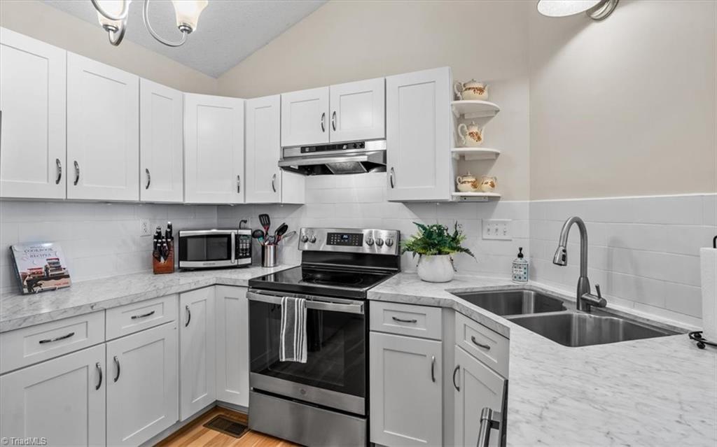 Greensboro, North Carolina 27455, United States, 3 Bedrooms Bedrooms, ,2 BathroomsBathrooms,Residential,Pending,6339