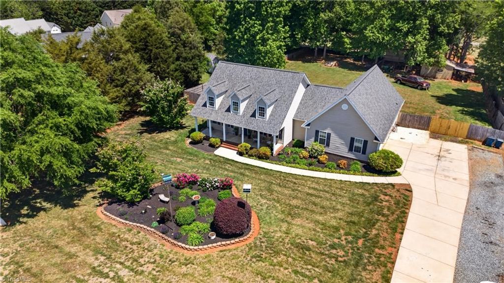 Photo of 6014 Evelyn Lane, Pleasant Garden, NC 27313 (MLS # 1218780)