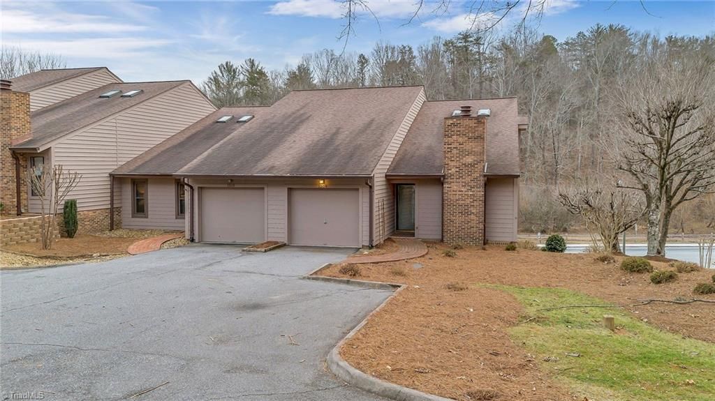 Photo of 1508 E Ivy Trace, Wilkesboro, NC 28697 (MLS # 1207604)
