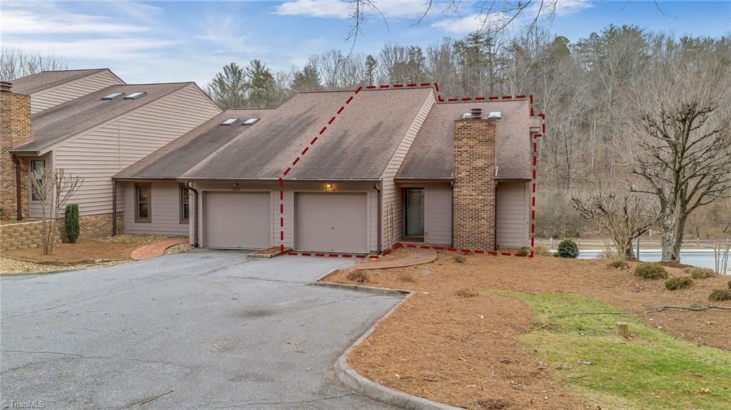 Photo of 1508 E Ivy Trace, Wilkesboro, NC 28697 (MLS # 1207604)
