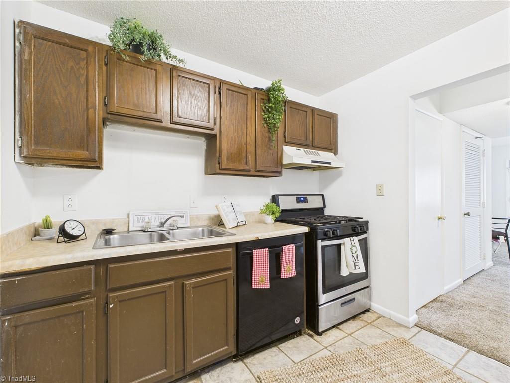 3919 Overland Heights, Greensboro, North Carolina image 15