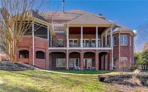 A home in Clemmons