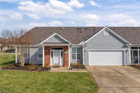 Townhouse For Sale - 1004 Gretchen Lane #A<br/> Greensboro, NC 27410