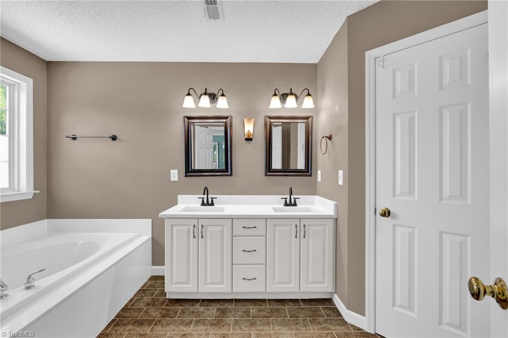 3609 Oak Field Court, High Point, North Carolina image 17