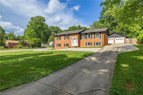 Homes For Sale - 601 Shelby Drive<br/> Greensboro, NC 27409