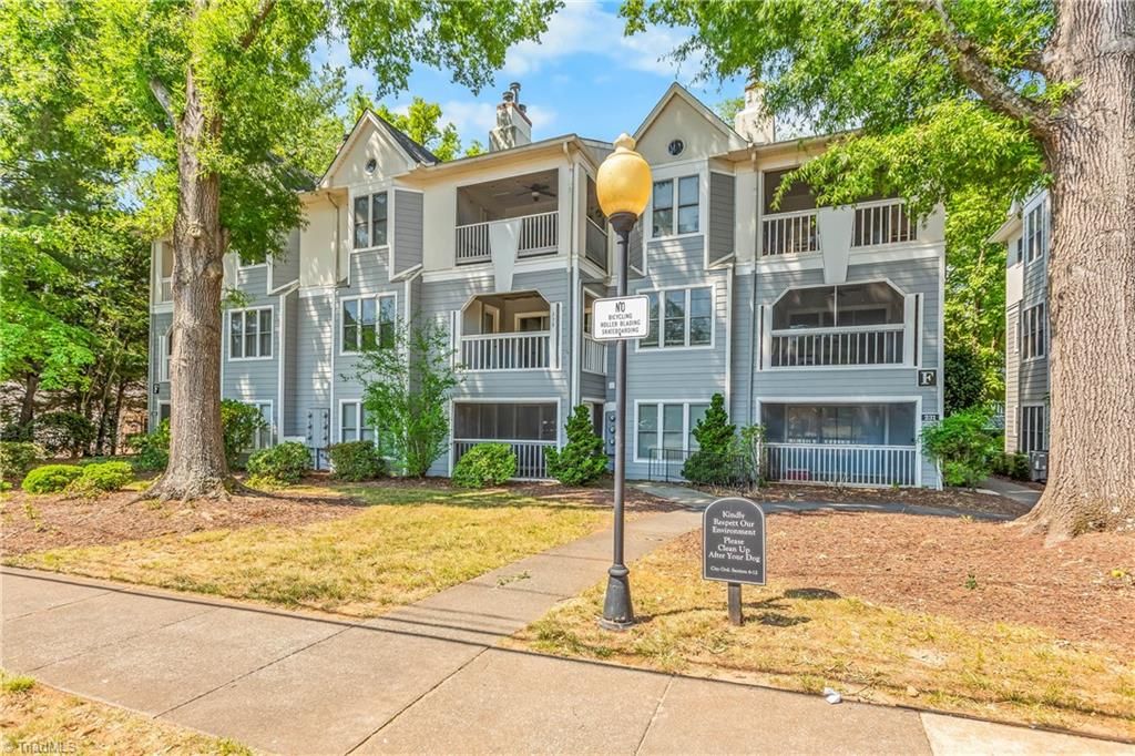 Photo of 233 Oakwood Court, Winston-Salem, NC 27103 (MLS # 1221868)