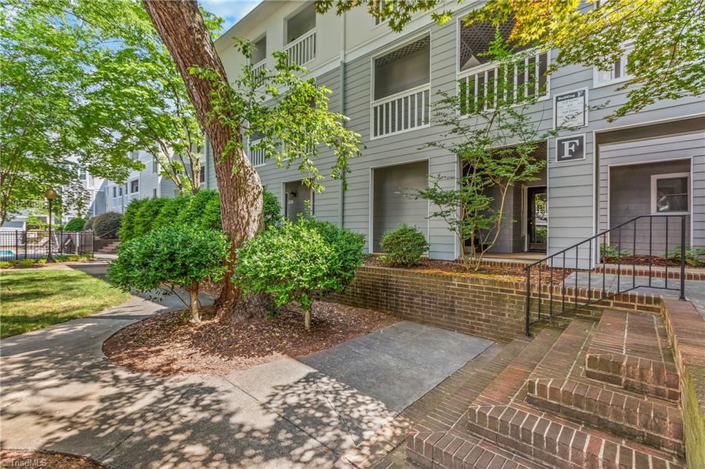 Photo of 233 Oakwood Court, Winston-Salem, NC 27103 (MLS # 1221868)