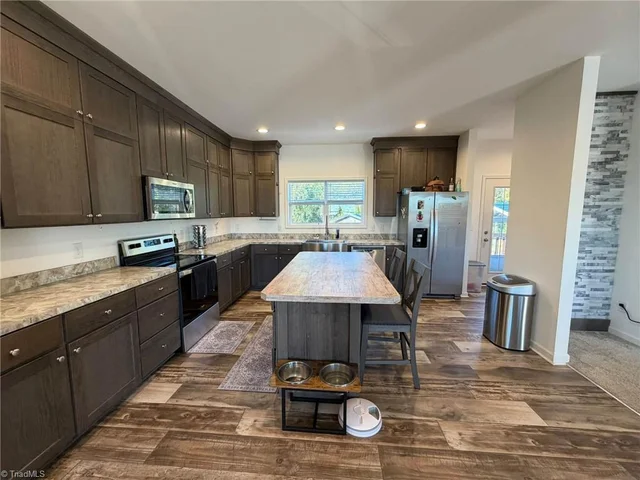 1060 Birdsong Road, photo 5 of 50