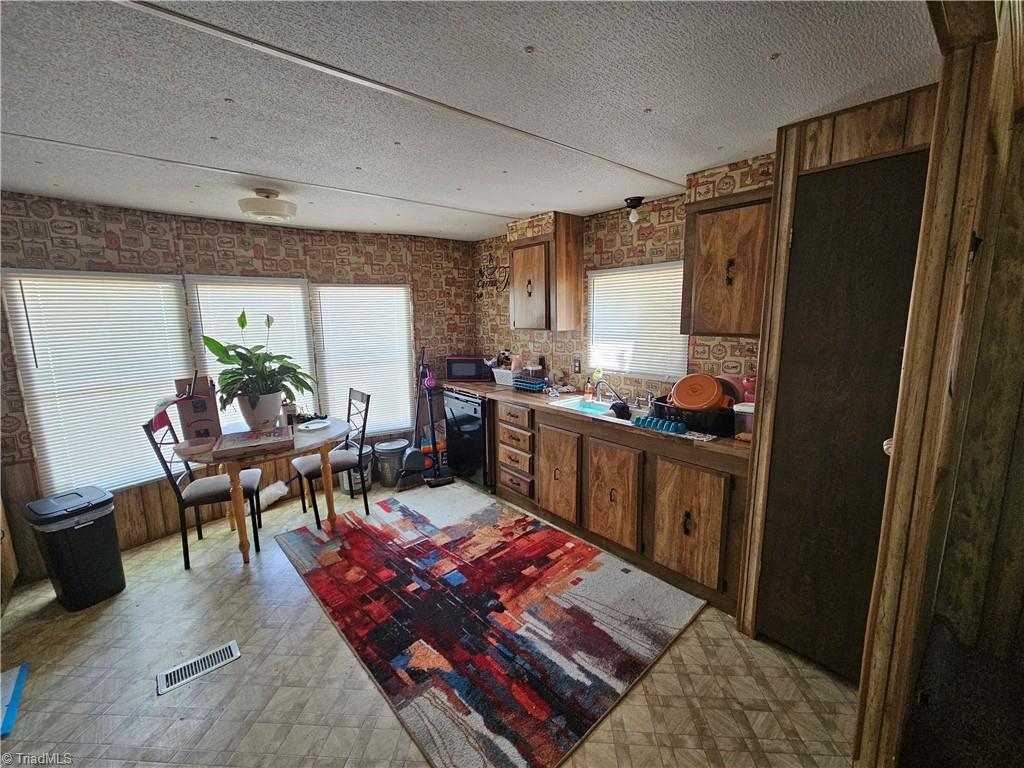 4413 Lewis Road