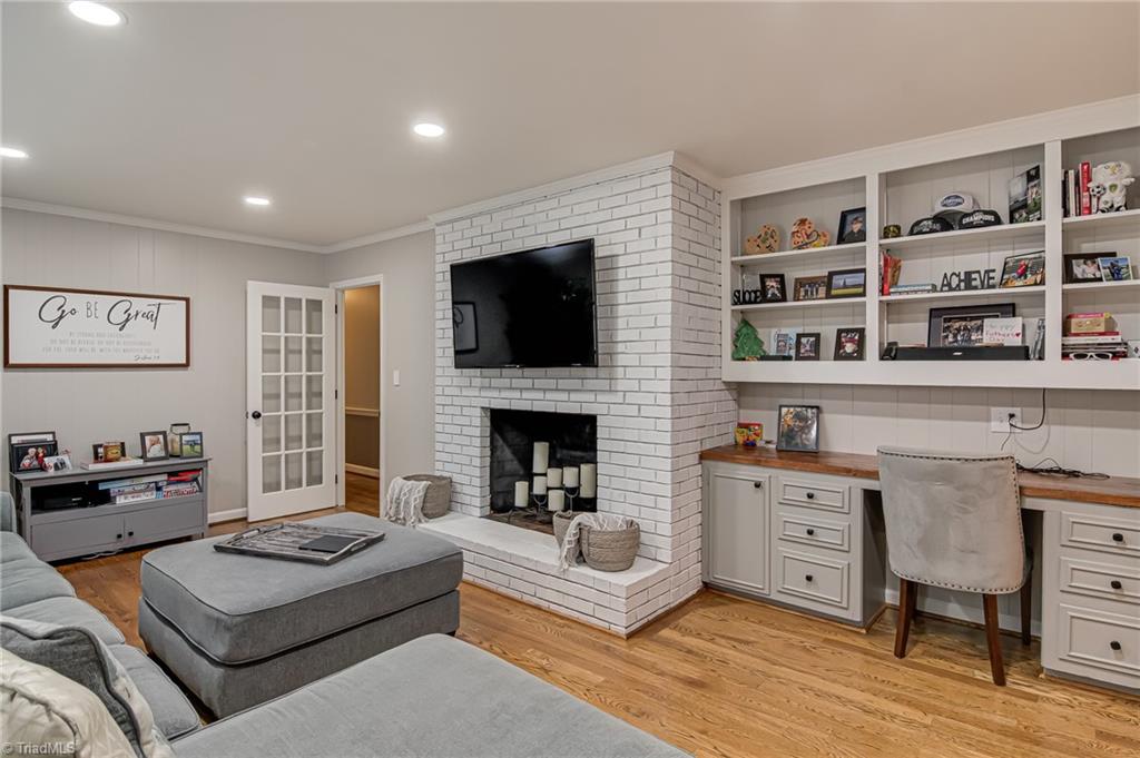 Winston-Salem, North Carolina 27104, United States, 3 Bedrooms Bedrooms, ,2 BathroomsBathrooms,Residential,Pending,5646