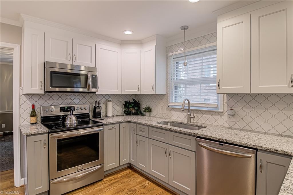 Winston-Salem, North Carolina 27104, United States, 3 Bedrooms Bedrooms, ,2 BathroomsBathrooms,Residential,Pending,5646