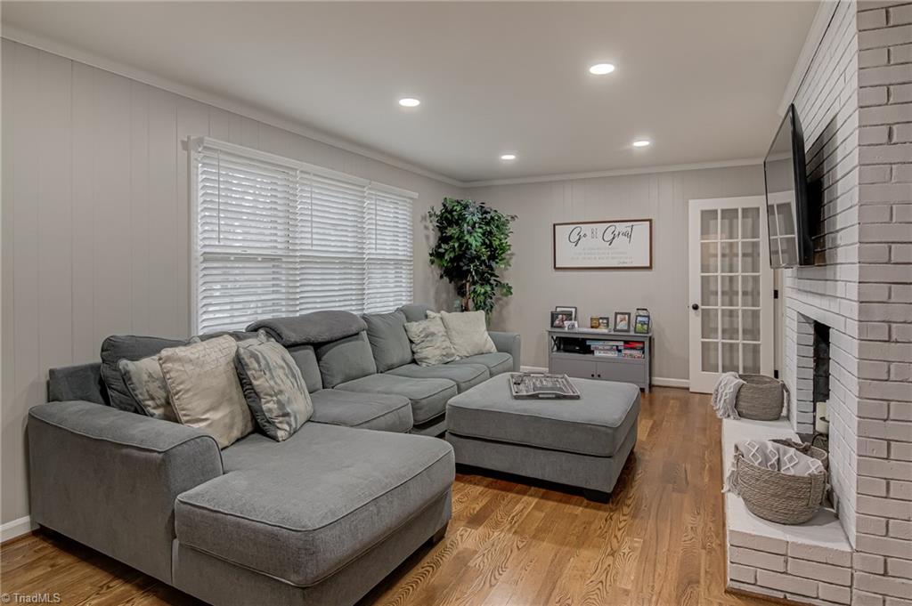 Winston-Salem, North Carolina 27104, United States, 3 Bedrooms Bedrooms, ,2 BathroomsBathrooms,Residential,Pending,5646