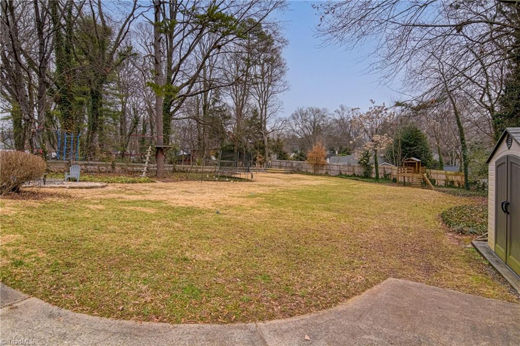 Winston-Salem, North Carolina 27104, United States, 3 Bedrooms Bedrooms, ,2 BathroomsBathrooms,Residential,Pending,5646