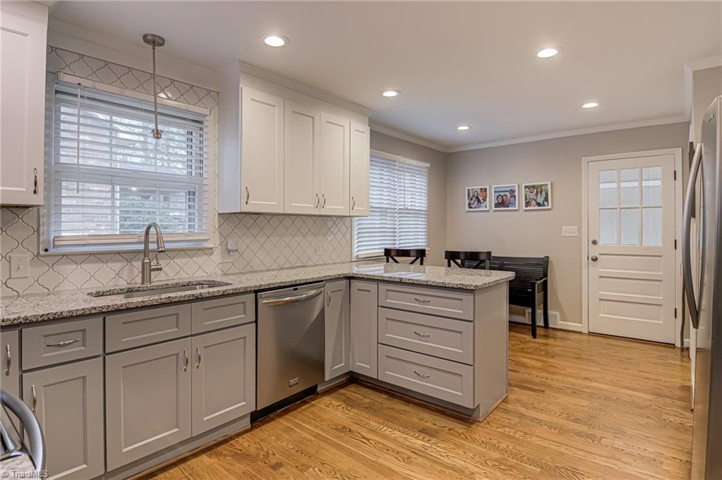 Winston-Salem, North Carolina 27104, United States, 3 Bedrooms Bedrooms, ,2 BathroomsBathrooms,Residential,Pending,5646