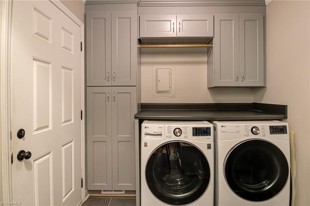 Winston-Salem, North Carolina 27104, United States, 3 Bedrooms Bedrooms, ,2 BathroomsBathrooms,Residential,Pending,5646