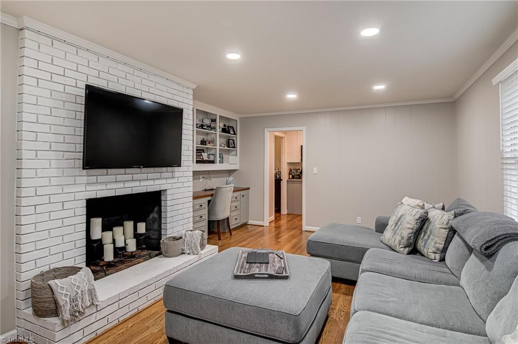 Winston-Salem, North Carolina 27104, United States, 3 Bedrooms Bedrooms, ,2 BathroomsBathrooms,Residential,Pending,5646