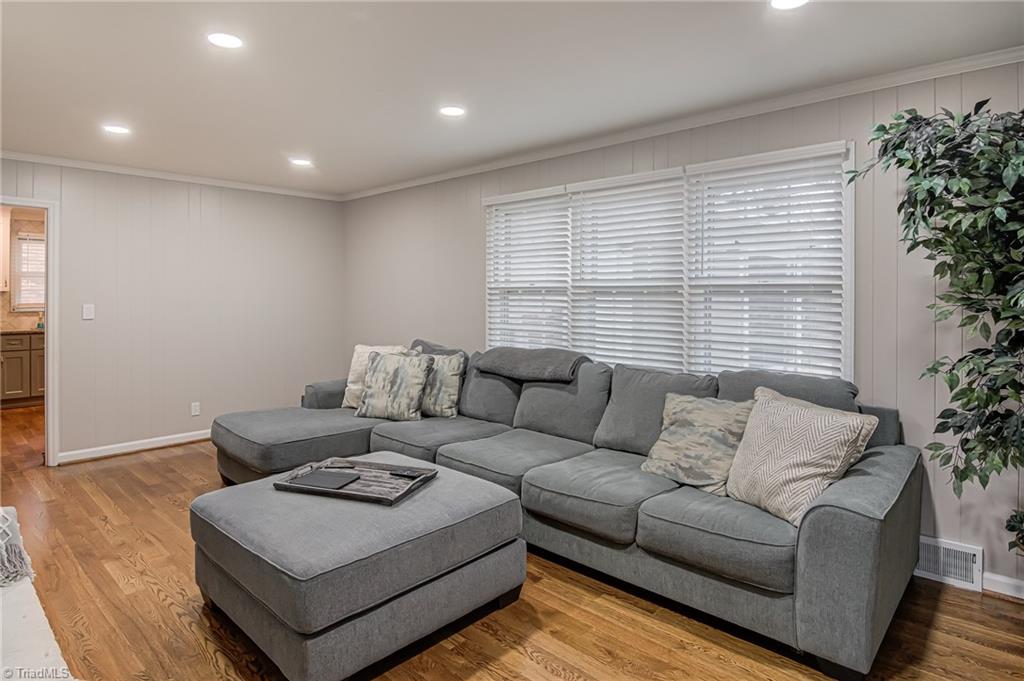 Winston-Salem, North Carolina 27104, United States, 3 Bedrooms Bedrooms, ,2 BathroomsBathrooms,Residential,Pending,5646