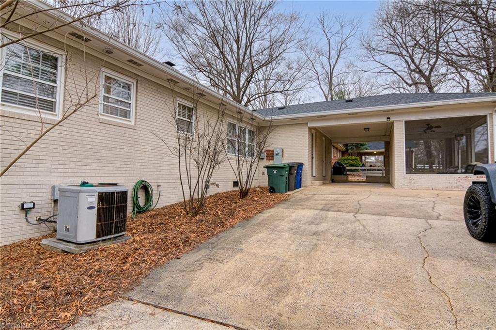 Winston-Salem, North Carolina 27104, United States, 3 Bedrooms Bedrooms, ,2 BathroomsBathrooms,Residential,Pending,5646