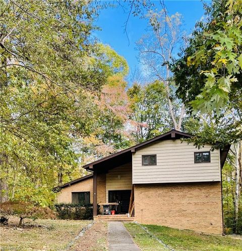 Photo of 4507 Trailwood Drive, Greensboro, NC 27407 (MLS # 1200381) Photo of 4507 Trailwood Drive, Greensboro, NC 27407 (MLS # 1200381)