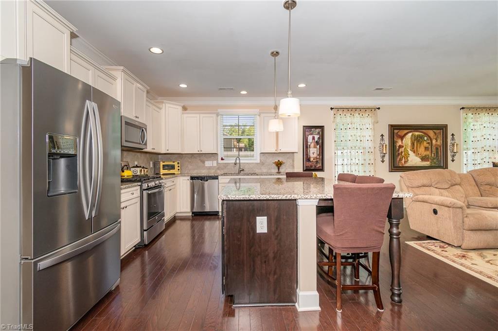 204 Summerwalk Road, Greensboro, North Carolina image 2