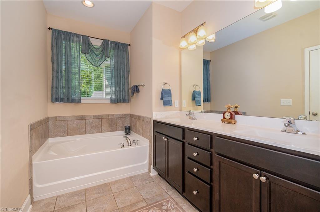 204 Summerwalk Road, Greensboro, North Carolina image 14
