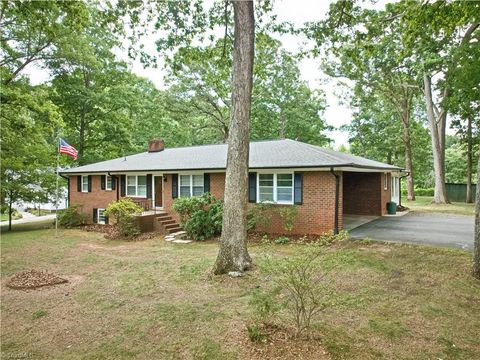Homes For Sale - 7950 E Holly Grove Road<br/> Thomasville, NC 27360