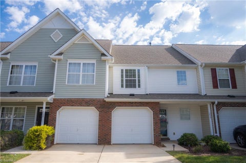 Townhouse For Sale - 250 Luzelle Drive<br/> Winston-Salem, NC 27103
