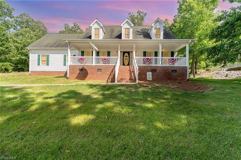 Single Family Residence in Asheboro NC 679 Graceland Drive.jpg