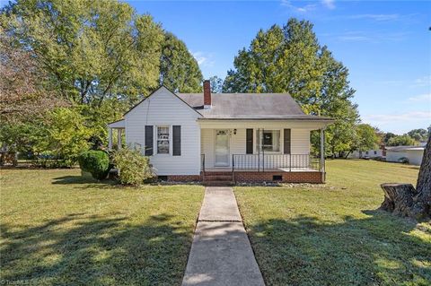 Photo of 401 N 4Th Avenue, Mayodan, NC 27027 (MLS # 1198515)