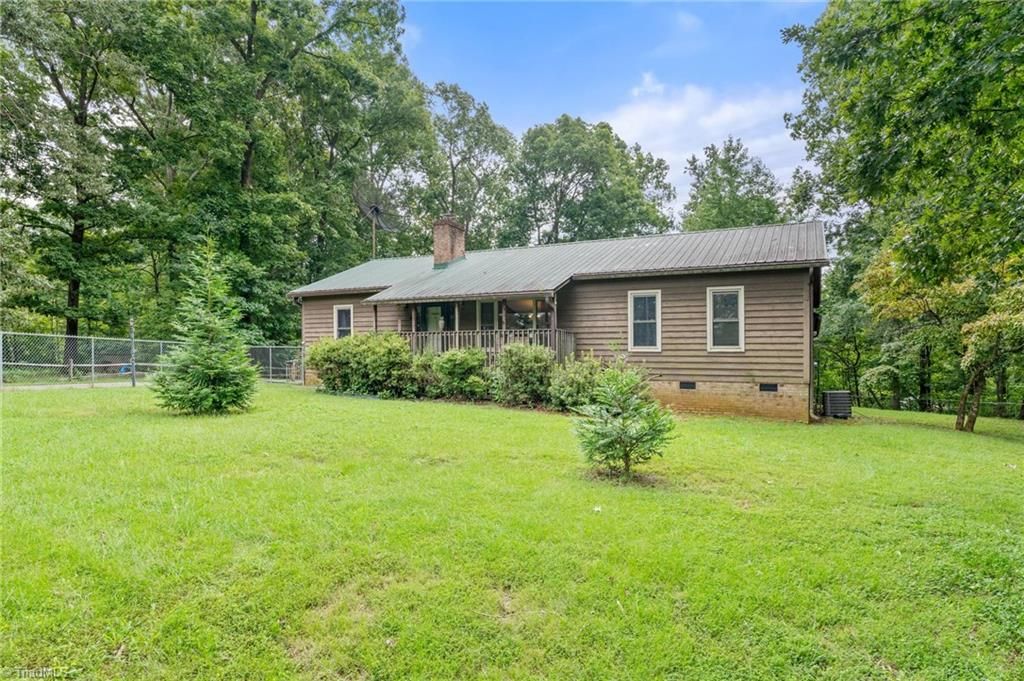 Photo of 1111 Forest Lane, Thomasville, NC 27360 (MLS # 1207233)
