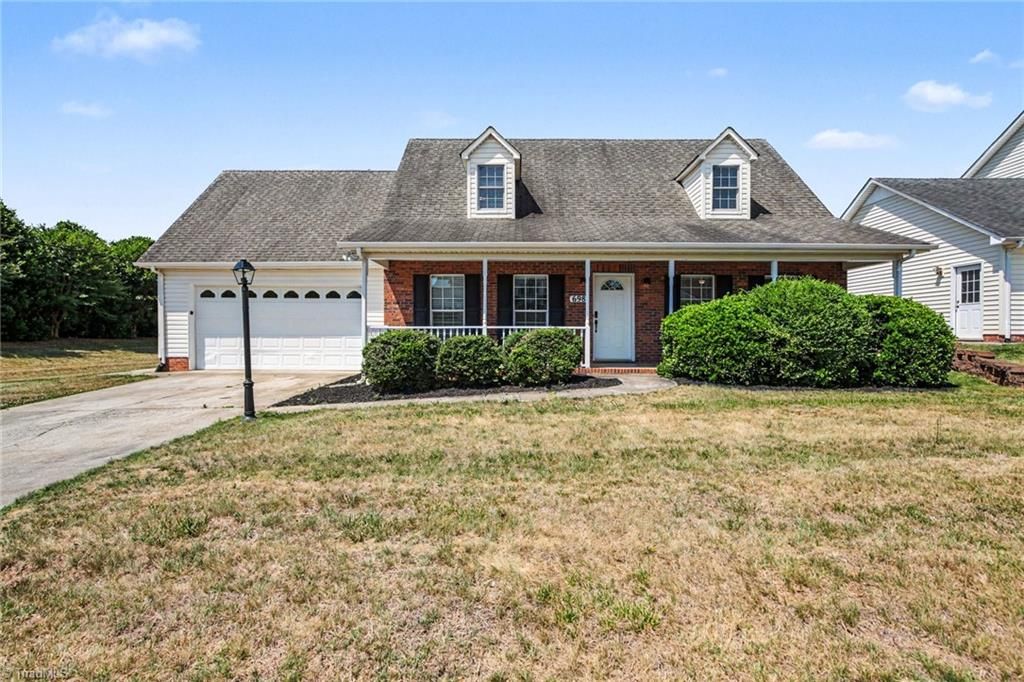 Photo of 698 Retford Park Lane, Kernersville, NC 27284 (MLS # 1221935)