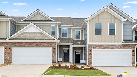 Townhouse For Sale - 129 Briarwood Lane<br/> Davie County, Bermuda Run, NC 27006