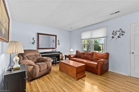 Homes For Sale - 145 Kerner Knolls Drive<br/> Forsyth County, Kernersville, NC 27284