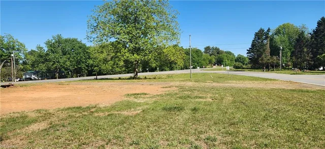 2493 Old Highway 21, photo 2 of 14