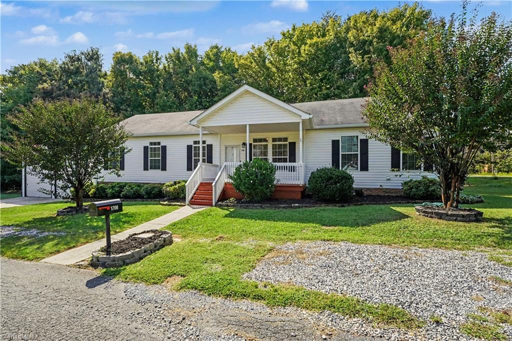 Photo of 1706 Whites Mill Road, High Point, NC 27265 (MLS # 1236799)