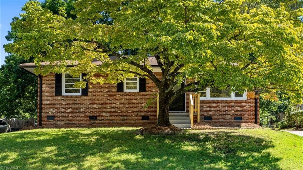 Photo of 1804 Woodmere Drive, Greensboro, NC 27405 (MLS # 1236452)