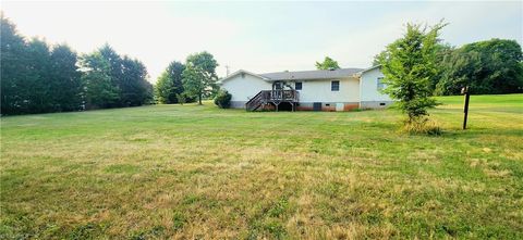 A home in Clemmons