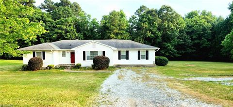 A home in Clemmons