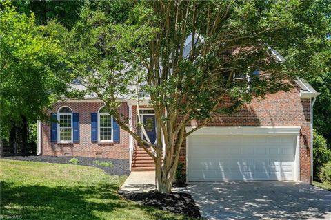 Homes For Sale - 4301 Windlestraw Lane<br/> Greensboro, NC 27410