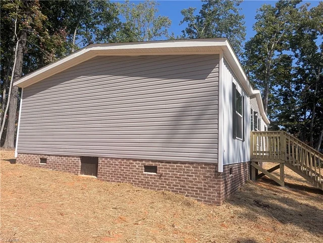 1312 Pineview Road, photo 2 of 15