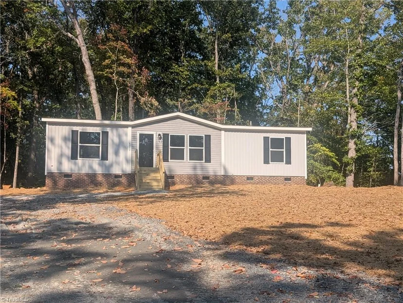1312 Pineview Road, photo 1 of 15