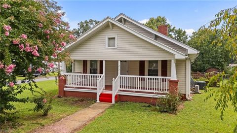 Homes For Sale - 217 Moon Street<br/> Thomasville, NC 27360