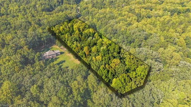 1786 Kalon Drive, photo 3 of 12