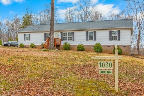 Homes For Sale - 1030 Endeavour Lane<br/> Walnut Cove, NC 27052