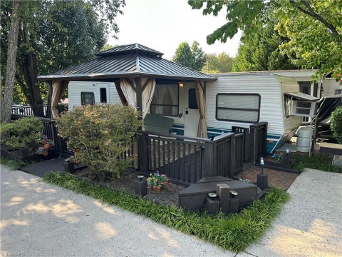 Mobile Home For Sale - 142 Cardinal Drive<br/> New London, NC 28127